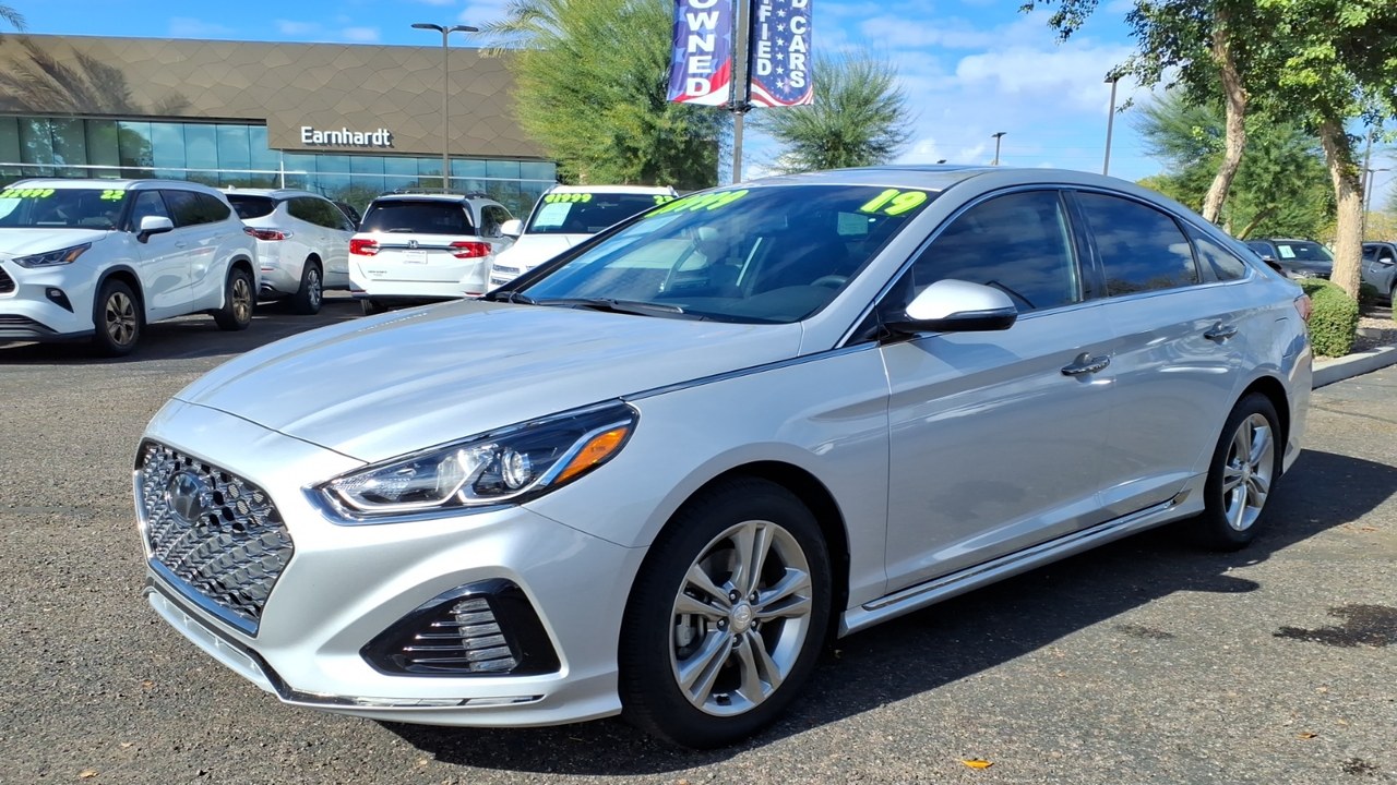 Hyundai Sonata — Image Credit: HJUdall - CC0/Wiki Commons