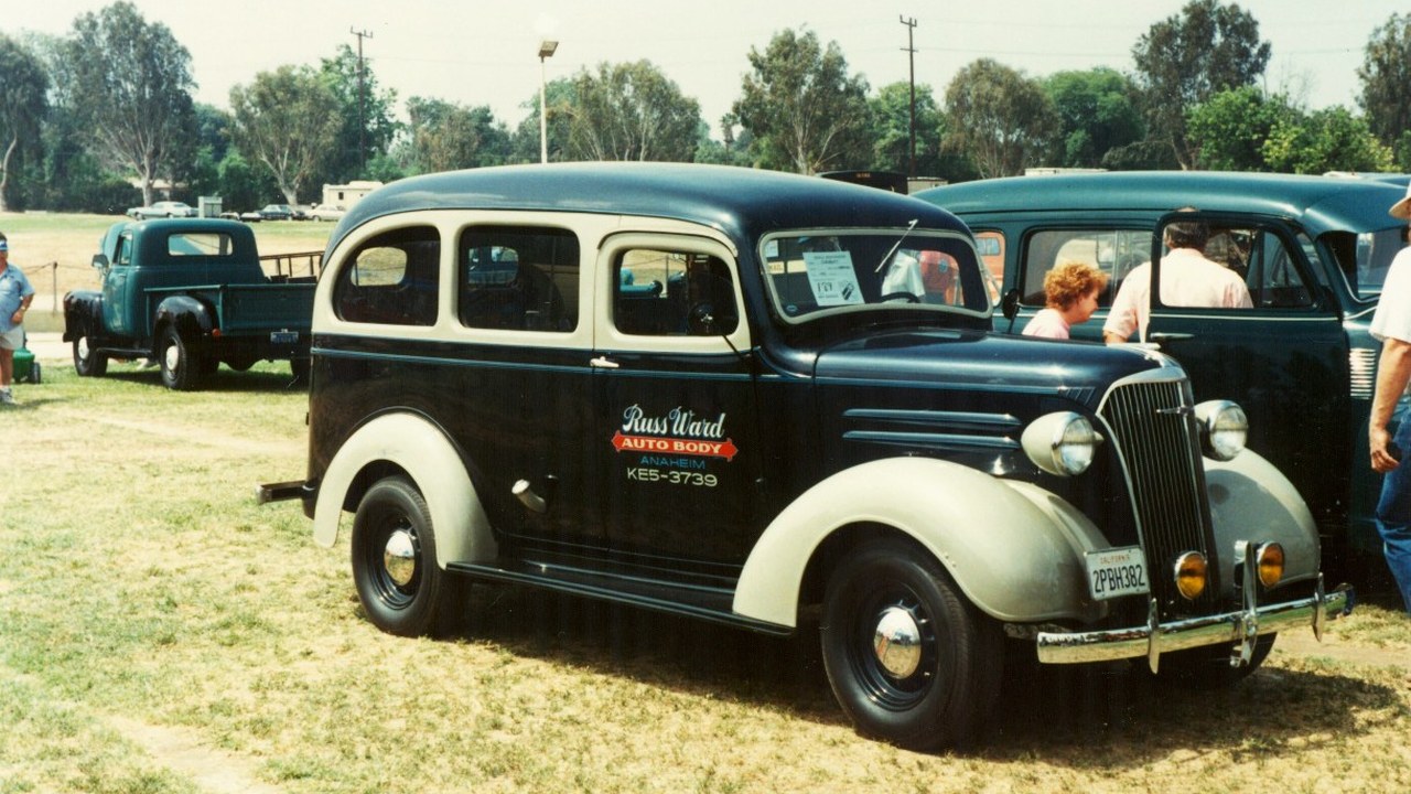 Chevrolet Suburban (1935–1940) — Image Credit: Alden Jewell - CC BY 2.0/Wiki Commons