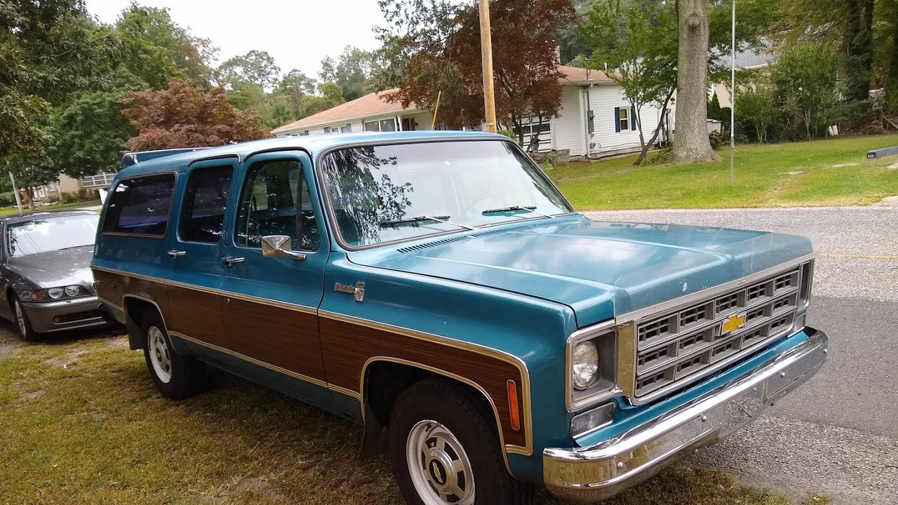 Chevrolet Suburban (1973–1991) — Image Credit: Dave732 - CC BY-SA 4.0/Wiki Commons