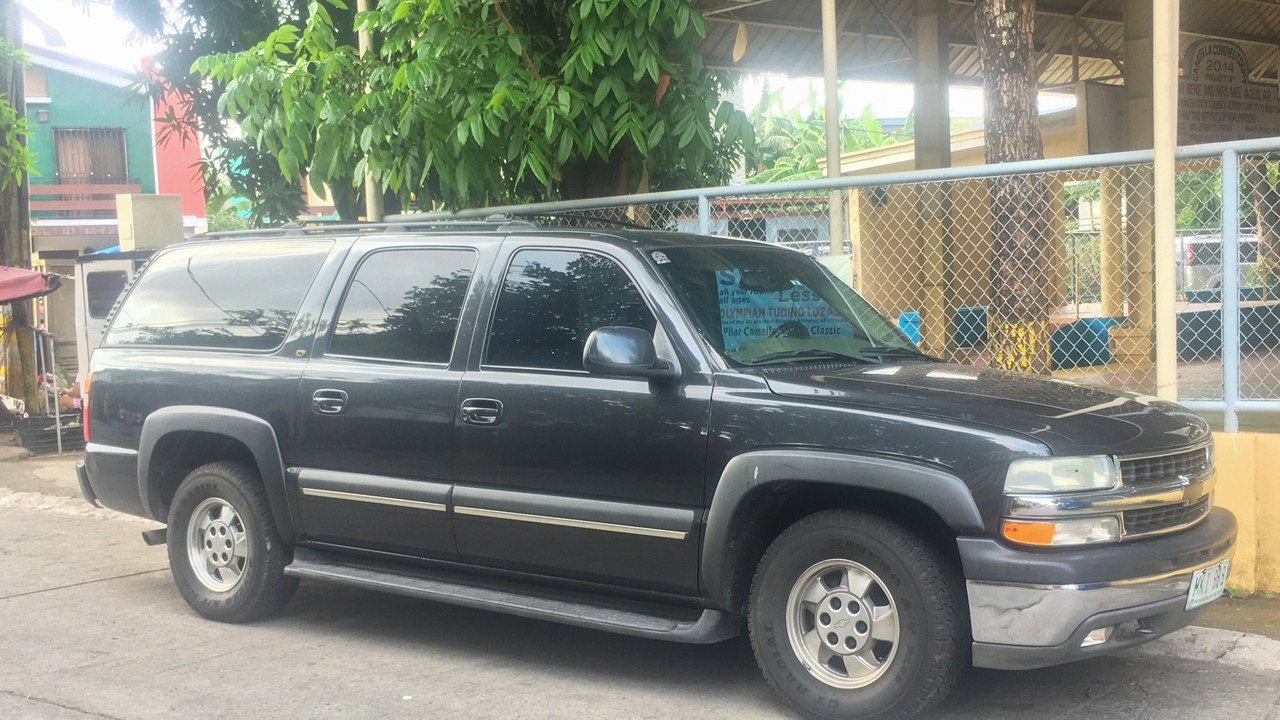 Chevrolet Suburban (2000–2006) — Image Credit: Ethan Llamas - CC BY-SA 4.0/Wiki Commons