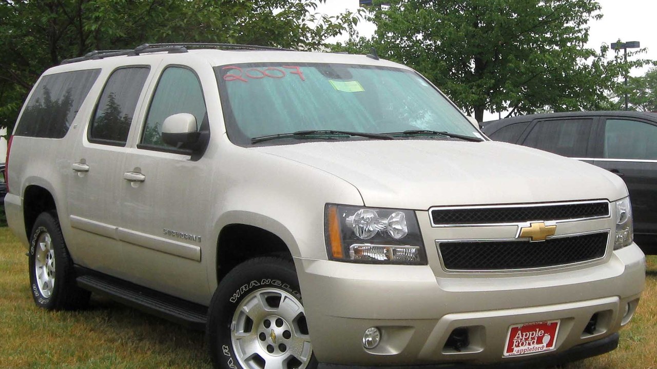 Chevrolet Suburban (2007–2014) — Image Credit: IFCAR - Public domain/Wiki Commons