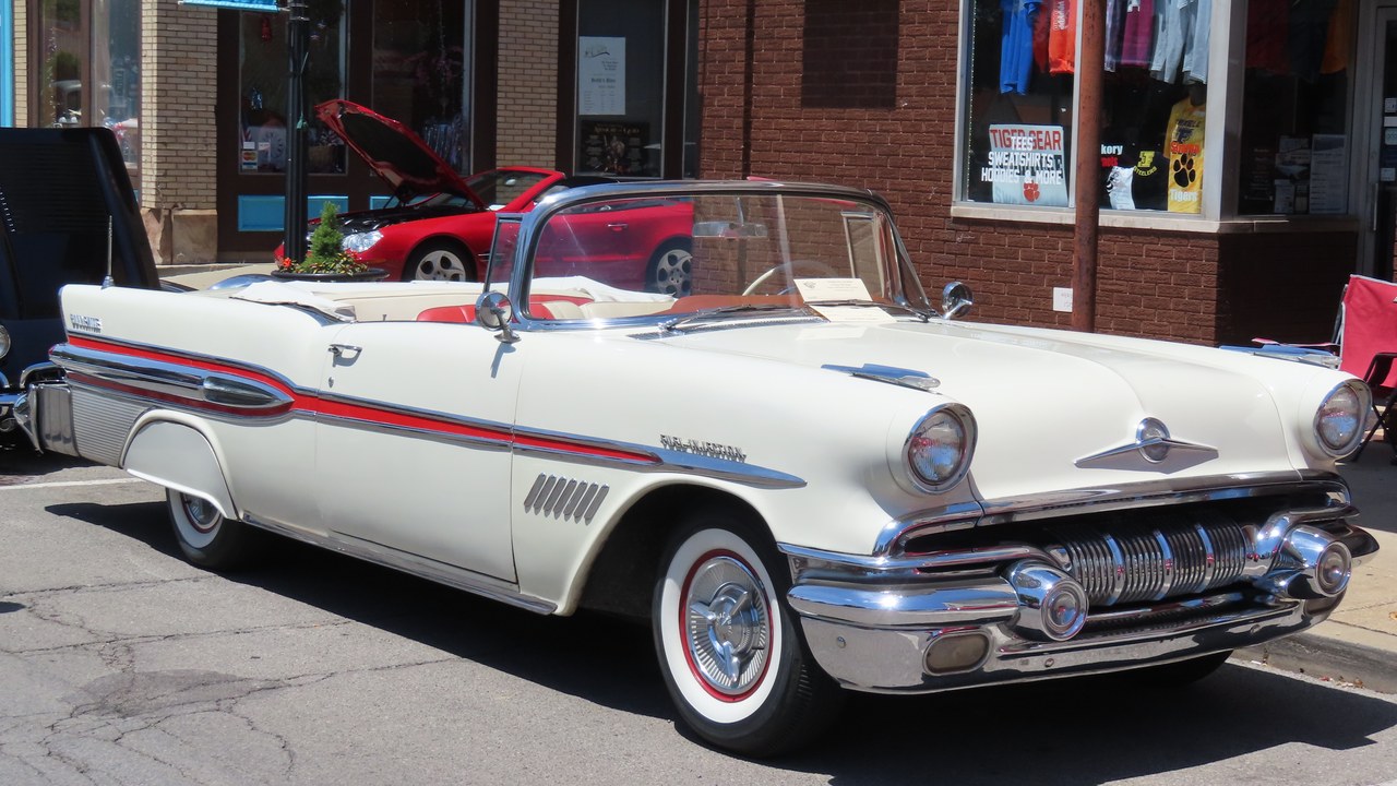 Pontiac Bonneville (1957) — Image Credit: MercurySable99 - CC BY-SA 4.0/Wiki Commons