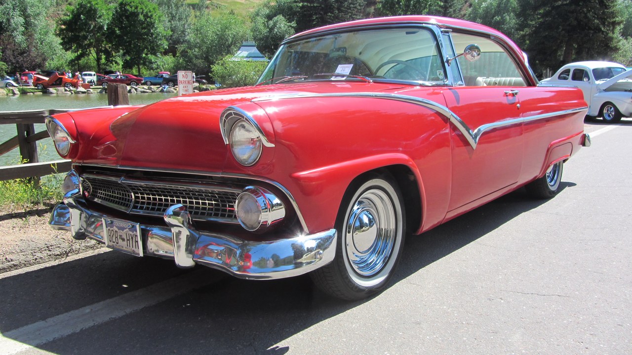 Ford Fairlane (1955-1957) — Image Credit: JOHN LLOYD from Concrete, Washington, United States - CC BY 2.0/Wiki Commons