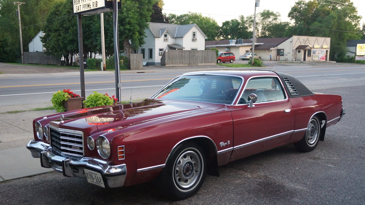 Dodge Charger SE (1975) — Image Credit: Greg Gjerdingen from Willmar, USA - CC BY 2.0/Wiki Commons