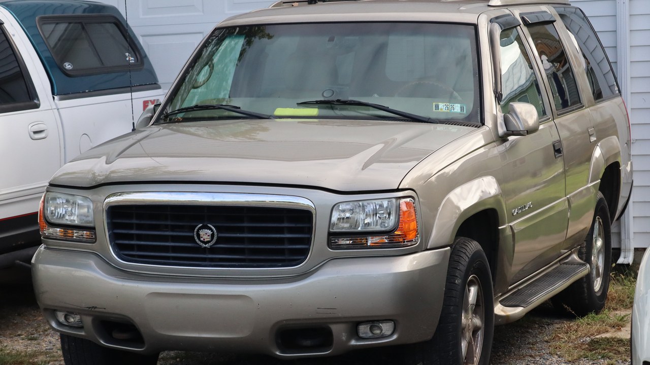 Cadillac Escalade (first generation) — Image Credit: Cutlass - CC0/Wiki Commons