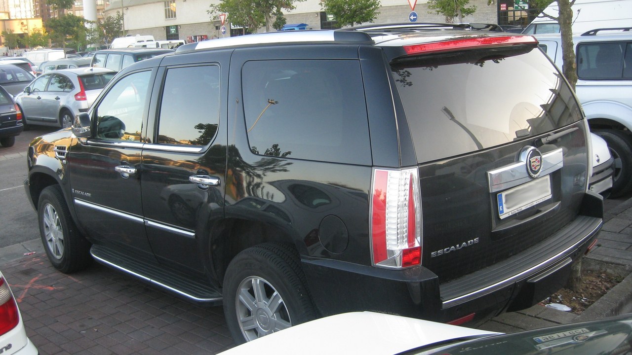 Cadillac Escalade (third generation) — Image Credit: Spanish Coches - CC BY 2.0/Wiki Commons