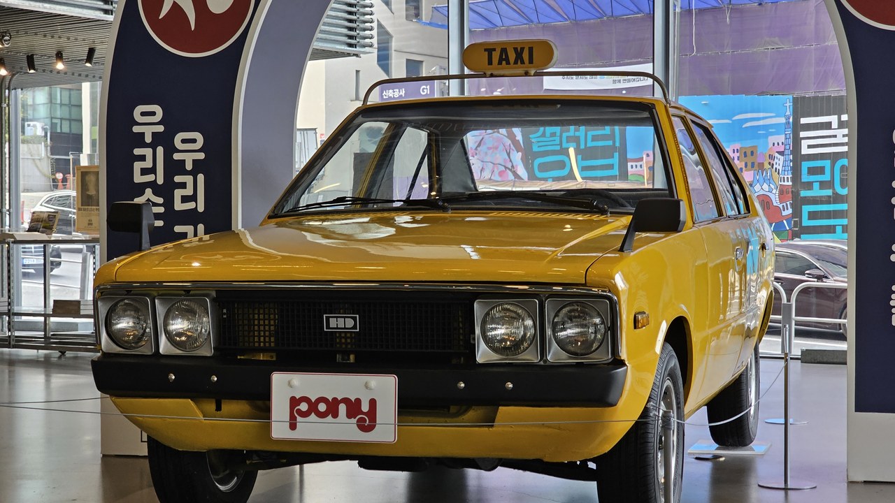 Hyundai Pony — Image Credit: Damian B Oh - CC BY-SA 4.0/Wiki Commons