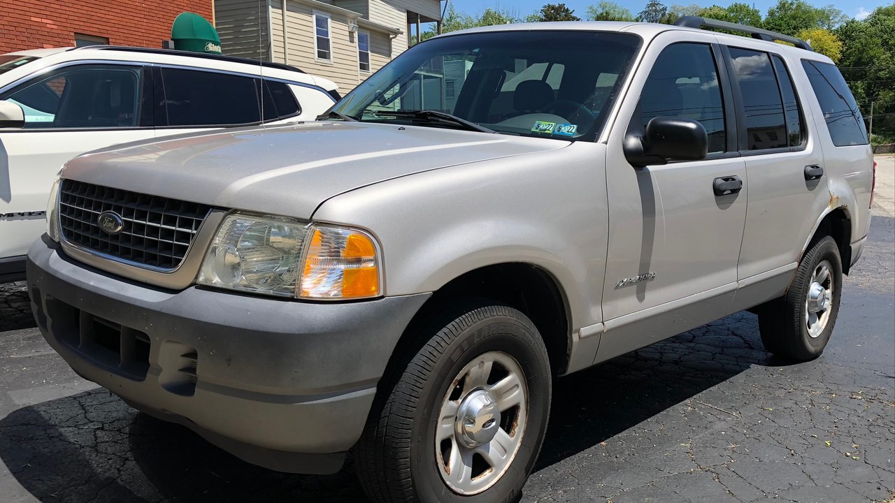 Ford Explorer (2002, third generation) — Image Credit: Cutlass - CC0/Wiki Commons