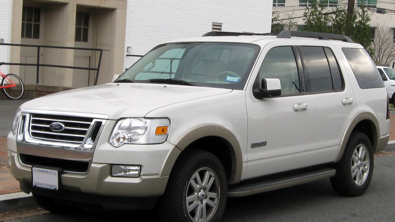 Ford Explorer (2006, fourth generation) — Image Credit: IFCAR - Public domain/Wiki Commons