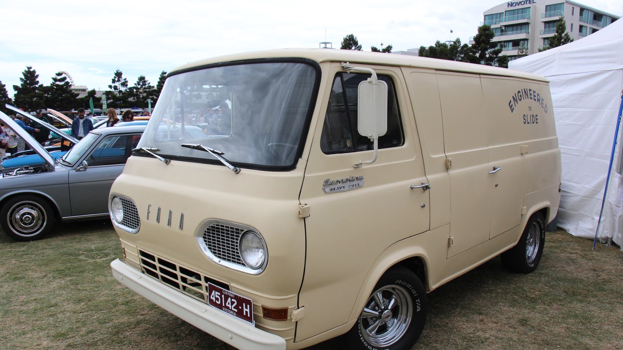 Ford Econoline (1961) — Image Credit: Sicnag - CC BY 2.0/Wiki Commons