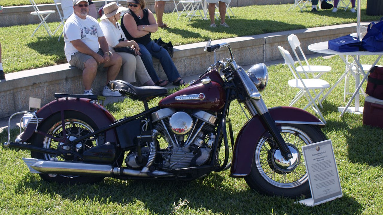 Harley-Davidson Hydra-Glide — Image Credit: Valder137 - CC BY 2.0/Wiki Commons