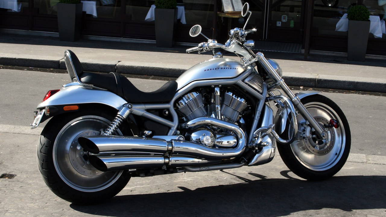 Harley-Davidson V-Rod — Image Credit: Remi Jouan - CC BY-SA 3.0/Wiki Commons