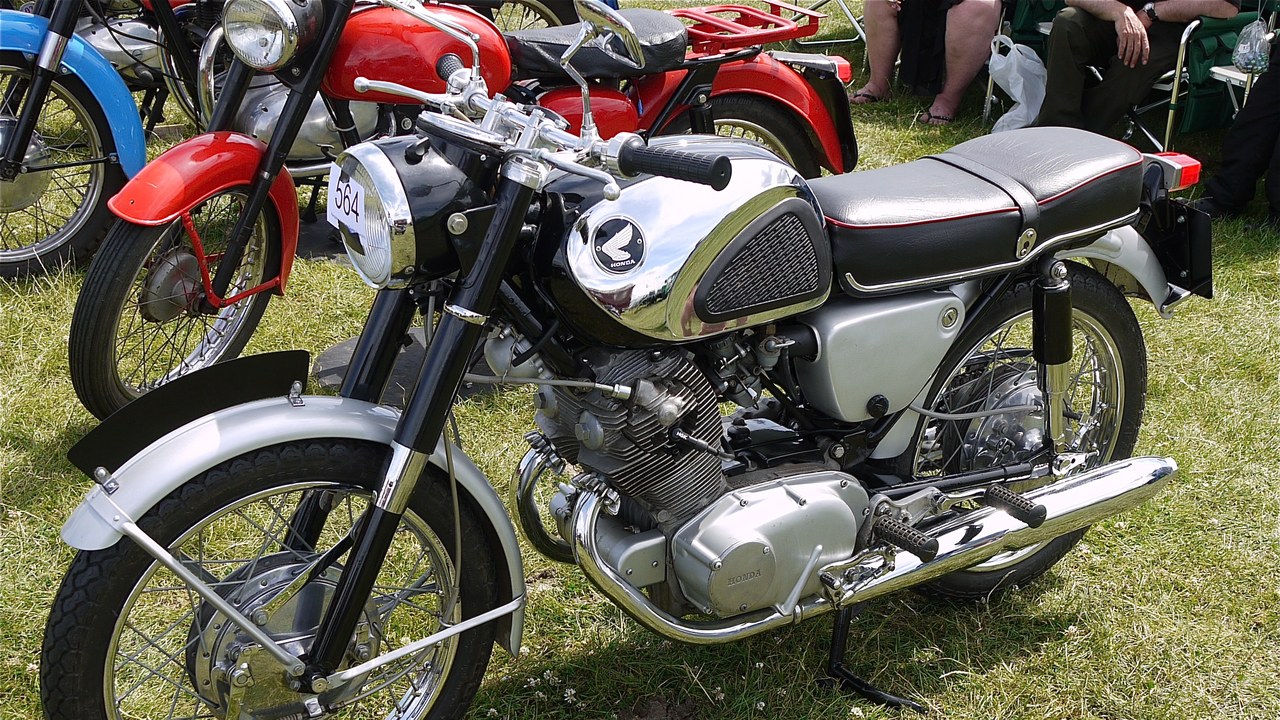 Honda CB77 Super Hawk — Image Credit: Mick from Northamptonshire, England - CC BY 2.0/Wiki Commons
