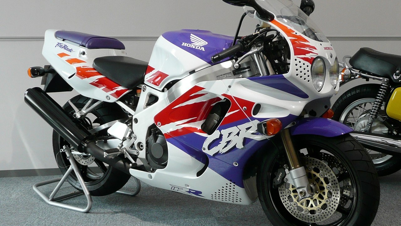 Honda CBR900RR FireBlade — Image Credit: PekePON - CC BY-SA 3.0/Wiki Commons