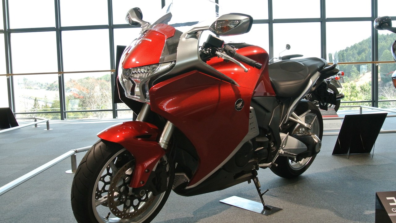 Honda VFR1200F — Image Credit: Rainmaker47 - CC BY-SA 3.0/Wiki Commons