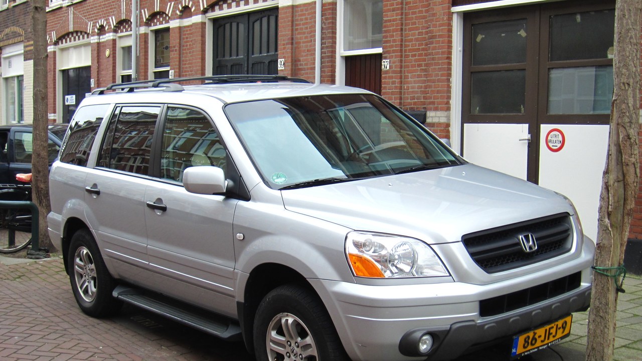 Honda Pilot (first generation) — Image Credit: Rutger van der Maar from Leiden, The Netherlands - CC BY 2.0/Wiki Commons