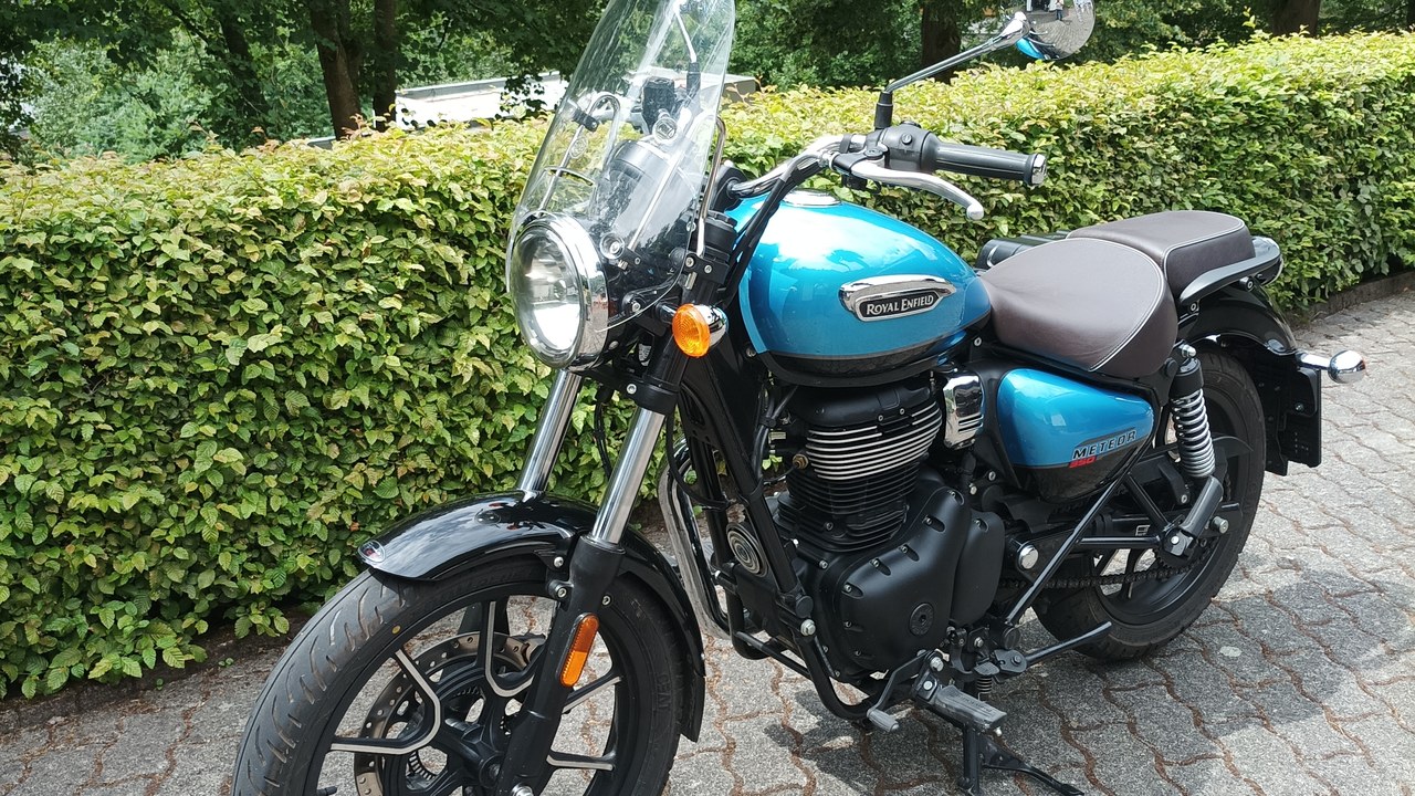2022–23 Royal Enfield Meteor 350 — Image Credit: UliBe43 - CC0/Wiki Commons