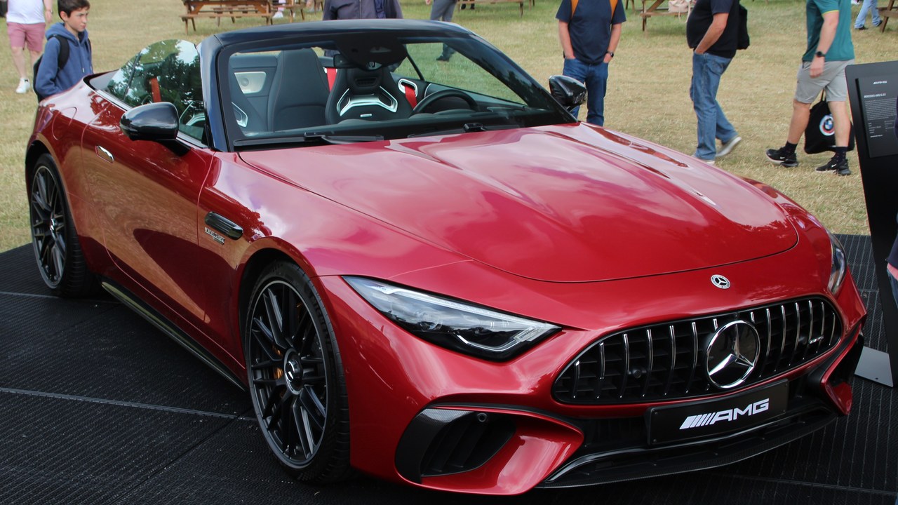 Mercedes-Benz SL-Class — Image Credit: MrWalkr - CC BY-SA 4.0/Wiki Commons