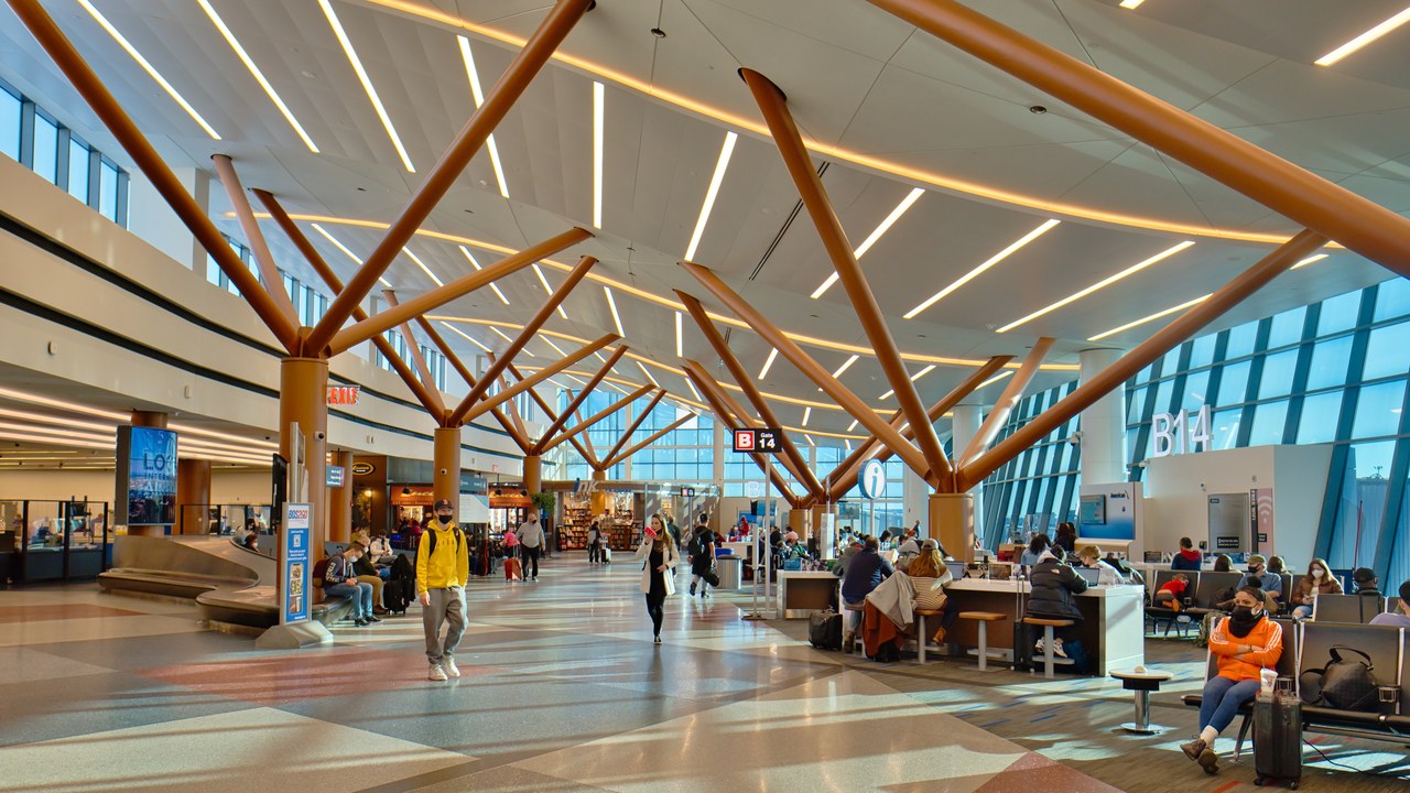 Boston Logan — Image Credit: Chris Rycroft - CC BY 2.0/Wiki Commons