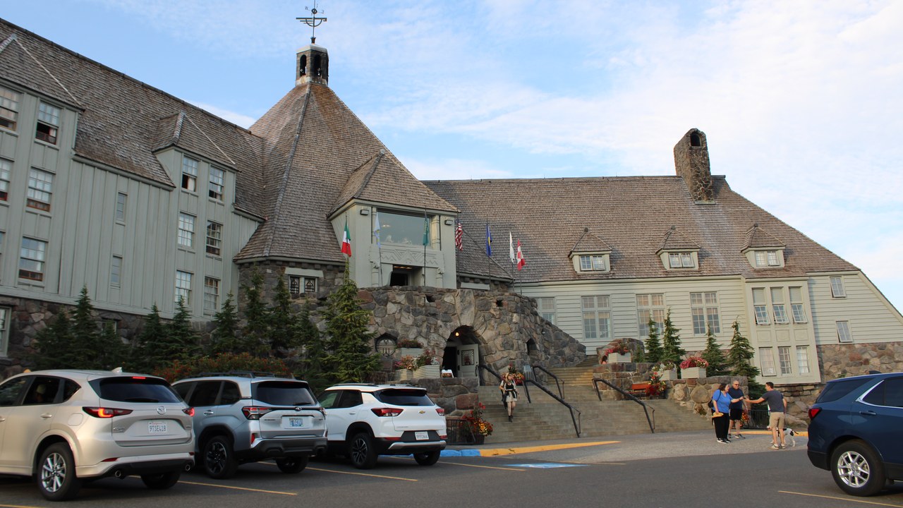 Timberline Lodge — Image Credit: Chris Light - CC BY-SA 4.0/Wiki Commons
