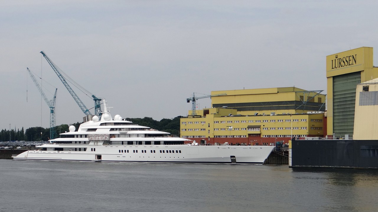 Azzam — Image Credit: Gerd Fahrenhorst - CC BY 3.0/Wiki Commons