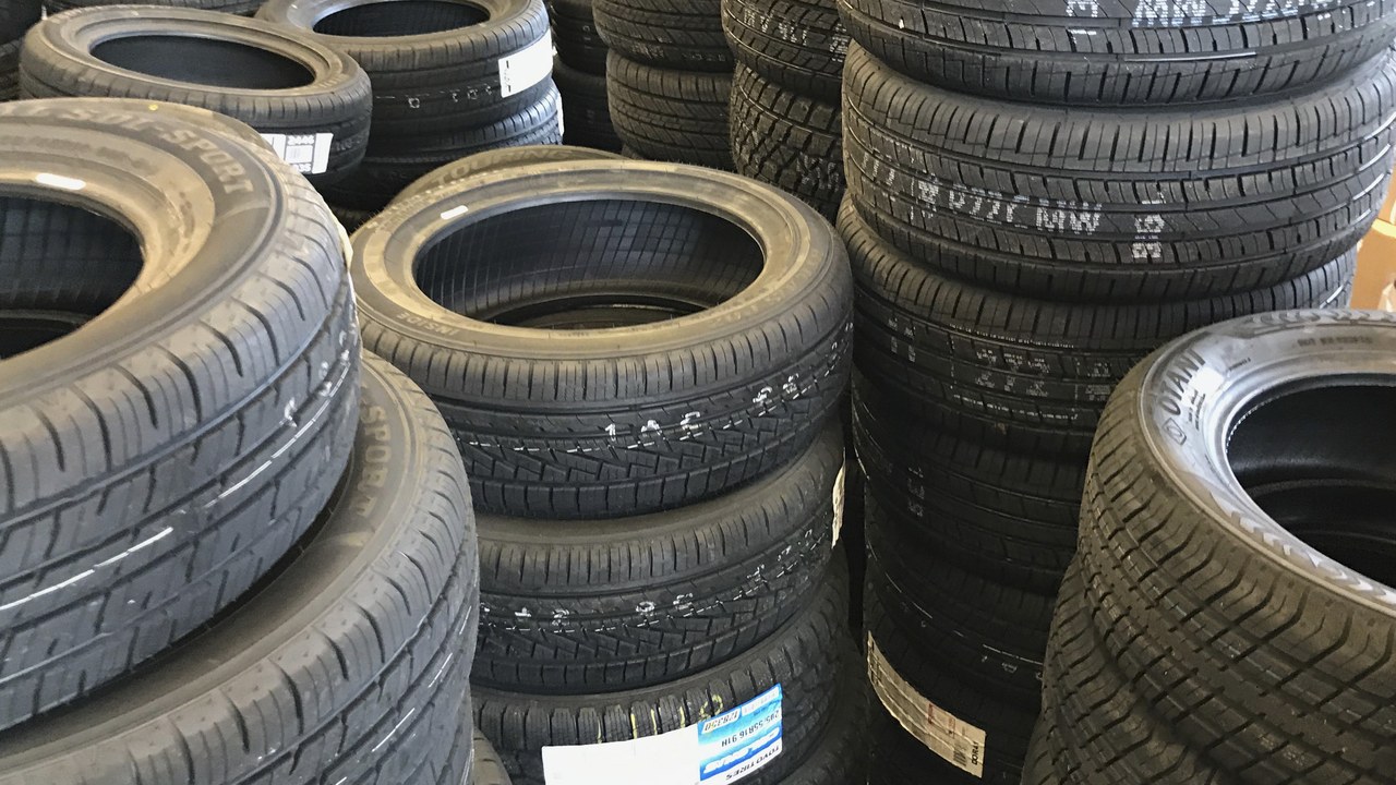 Tire — Image Credit: HopsonRoad (Stephen Flanders) - CC BY-SA 4.0/Wiki Commons