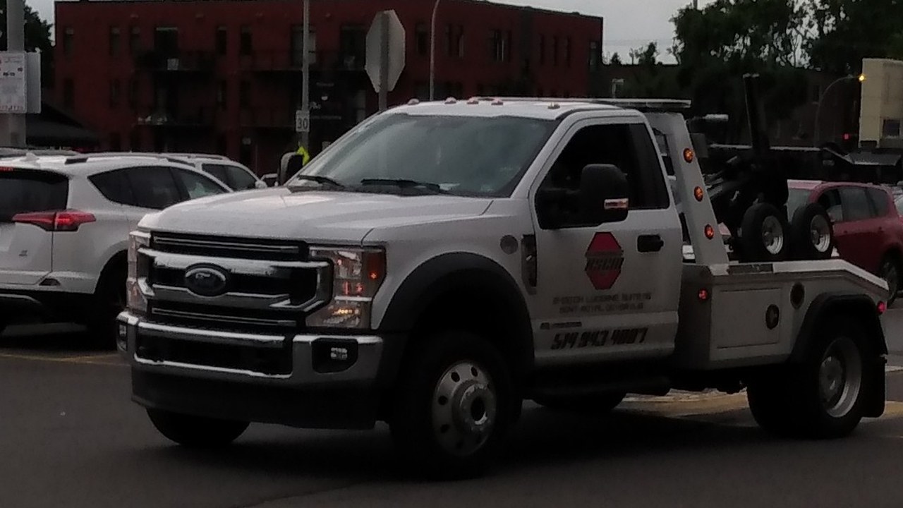 Ford F-450 Super Duty — Image Credit: Bull-Doser - Public domain/Wiki Commons