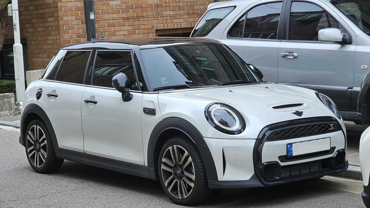 MINI Cooper S — Image Credit: Damian B Oh - CC BY-SA 4.0/Wiki Commons