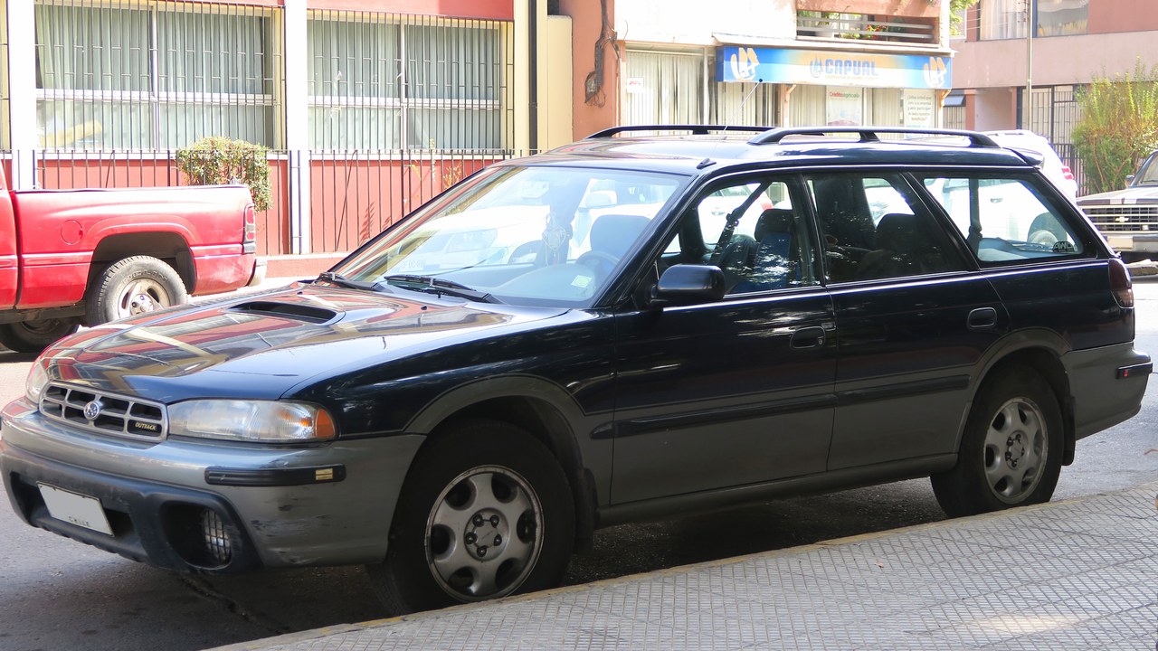 Subaru Outback — Image Credit: RL GNZLZ from Chile - CC BY-SA 2.0/Wiki Commons