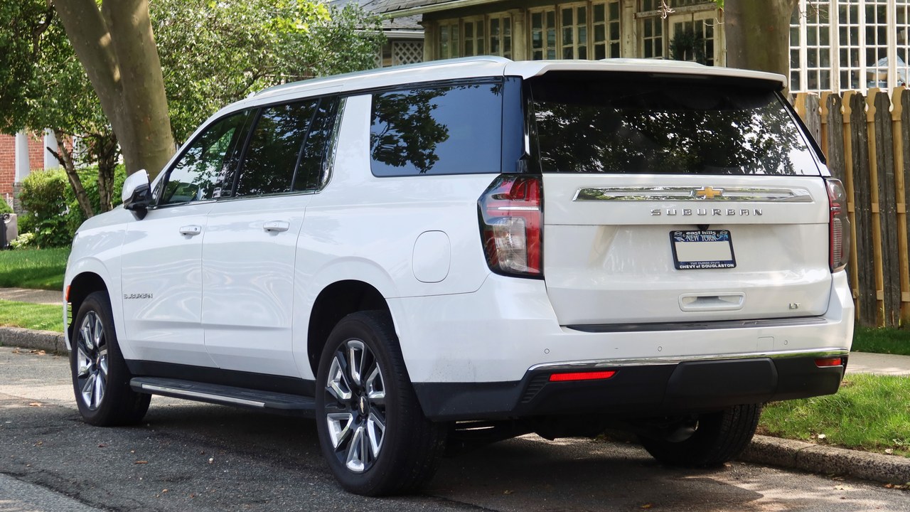Chevrolet Suburban — Image Credit: Kevauto - CC BY-SA 4.0/Wiki Commons