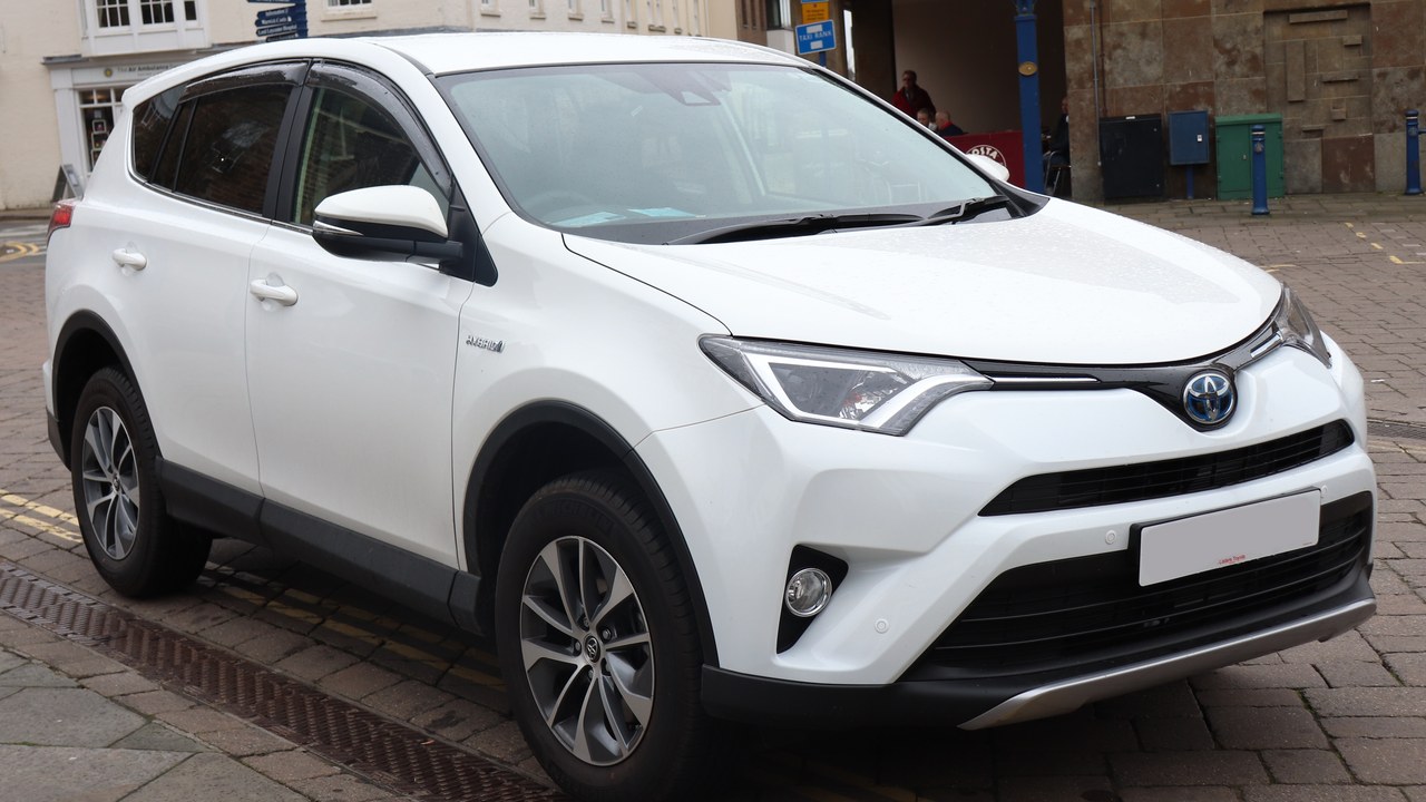 Toyota RAV4 Hybrid (2018) — Image Credit: Vauxford - CC BY-SA 4.0/Wiki Commons