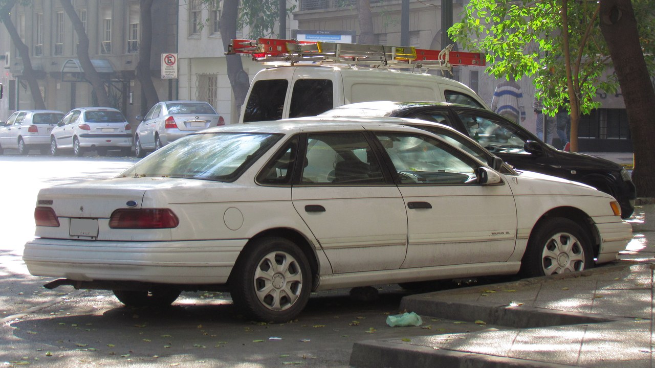 Ford Taurus — Image Credit: order_242 from Chile - CC BY-SA 2.0/Wiki Commons