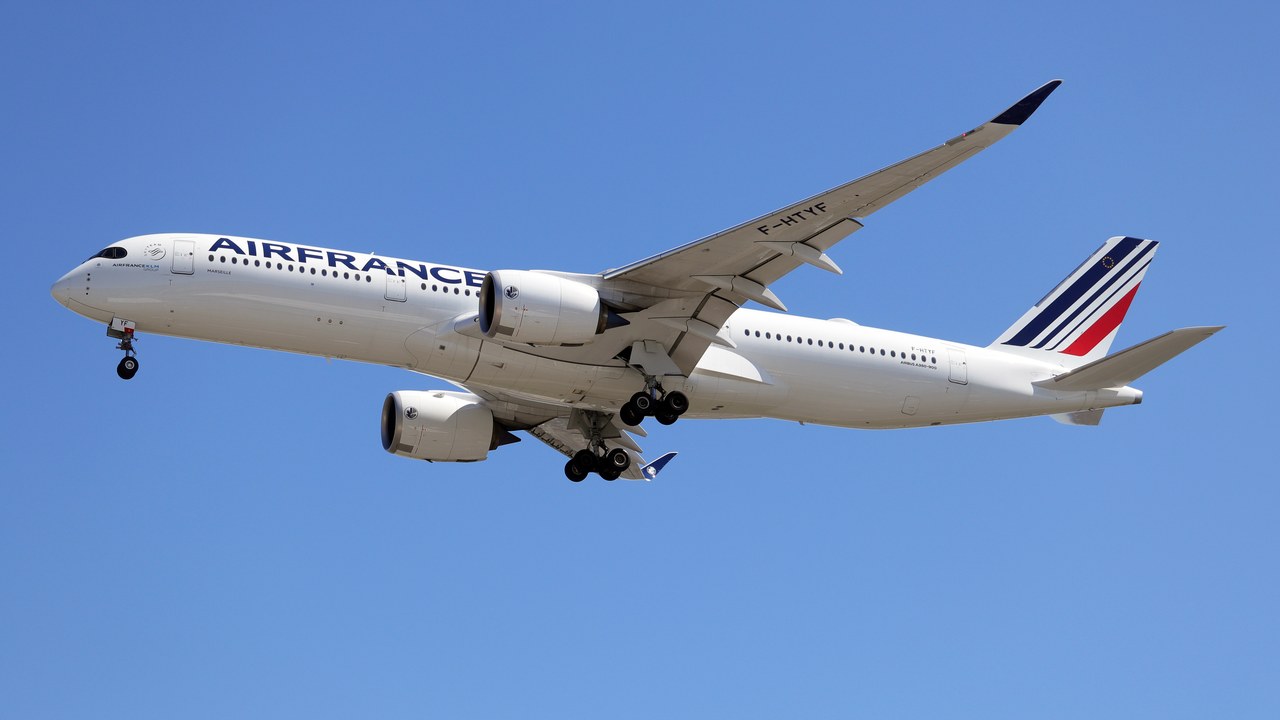 Airbus A350 — Image Credit: Steven He - Public domain/Wiki Commons