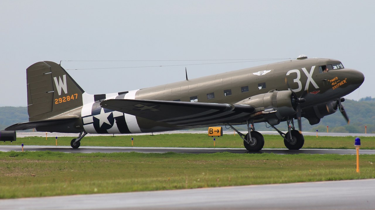 Douglas C-47 Skytrain (DC-3) — Image Credit: Godsfriendchuck - CC BY-SA 4.0/Wiki Commons