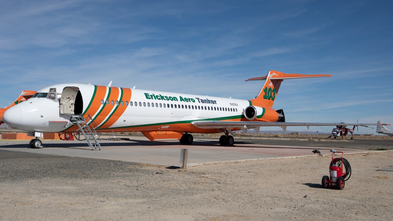 McDonnell Douglas MD-87 airtanker — Image Credit: Michael Steffen from Schweiz - CC BY-SA 2.0/Wiki Commons