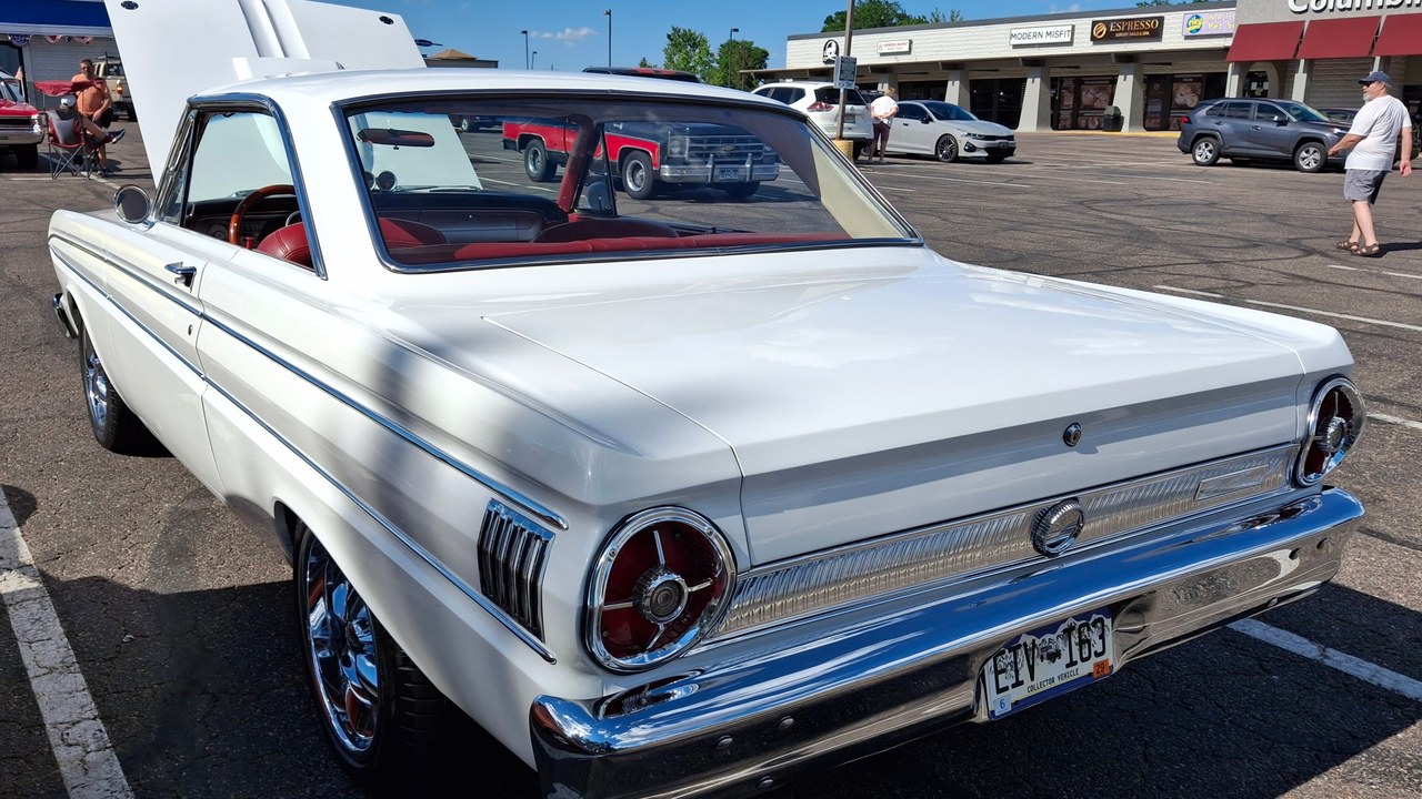 1964–1965 Ford Falcon — Image Credit: Xnatedawgx - CC BY-SA 4.0/Wiki Commons