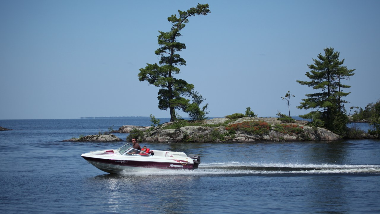 Open motorboat — Image Credit: Liam Quinn from Canada - CC BY-SA 2.0/Wiki Commons