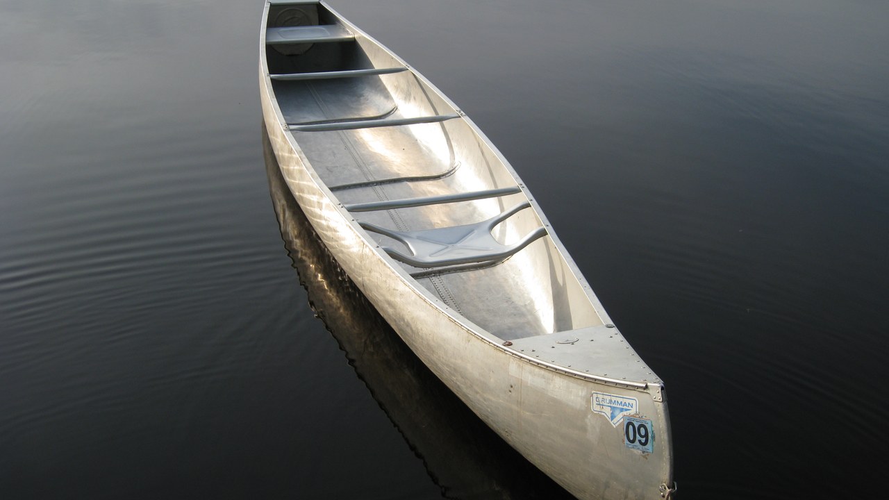 Canoe — Image Credit: ShakataGaNai - CC BY-SA 3.0/Wiki Commons