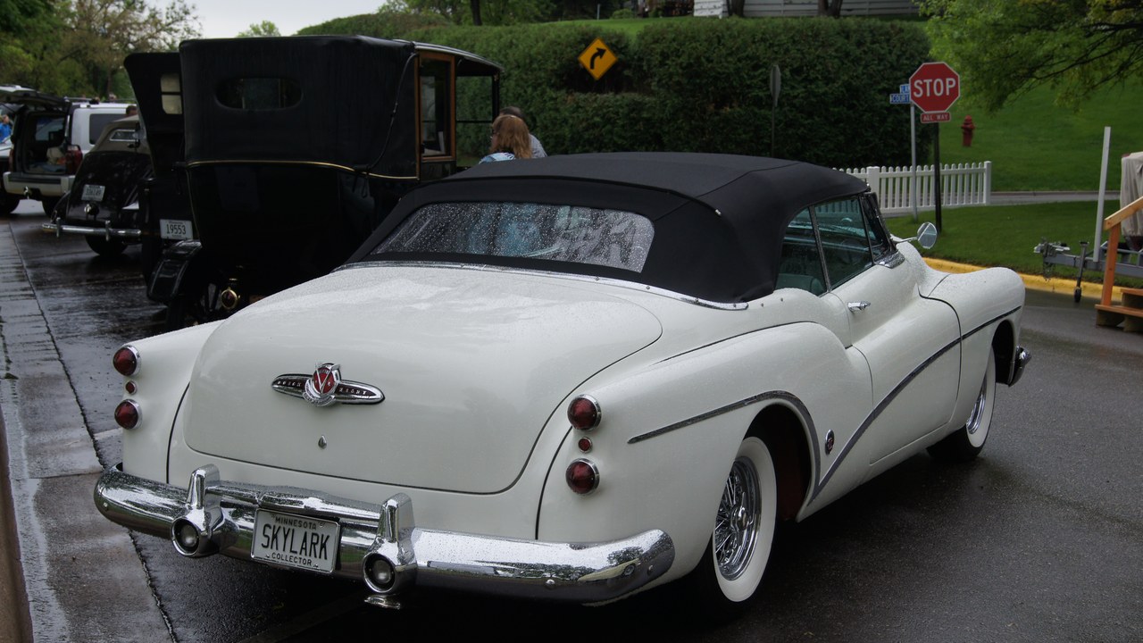 Buick Roadmaster Skylark (1953) — Image Credit: Greg Gjerdingen from Willmar, USA - CC BY 2.0/Wiki Commons