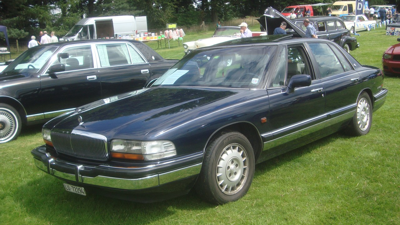 Buick Park Avenue (1991) — Image Credit: Kieran White from Manchester, England - CC BY 2.0/Wiki Commons