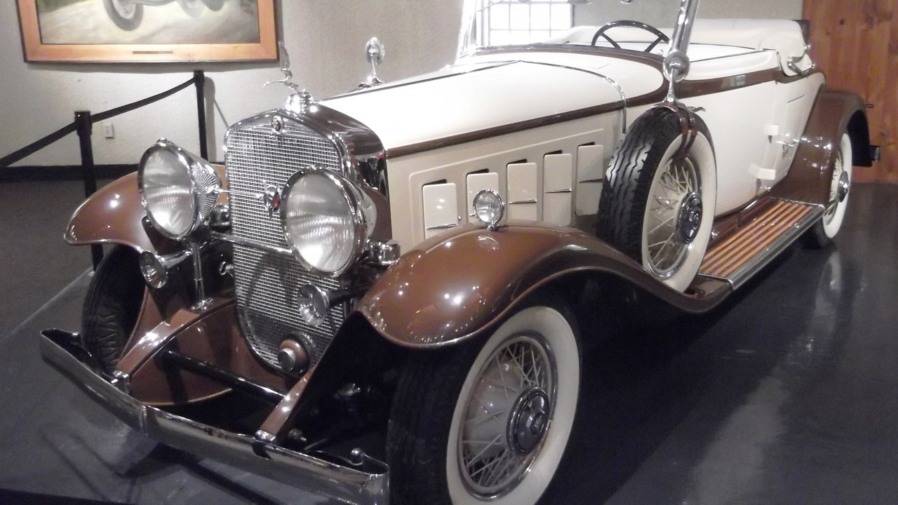 1932 Cadillac V-16 — Image Credit: brewbooks from near Seattle, USA - CC BY-SA 2.0/Wiki Commons