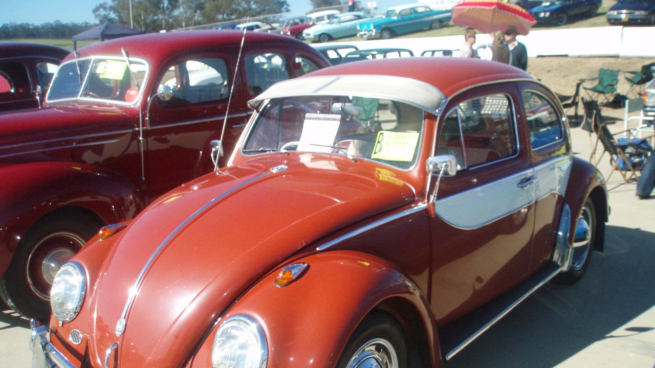 Volkswagen Beetle — Image Credit: sv1ambo - CC BY 2.0/Wiki Commons