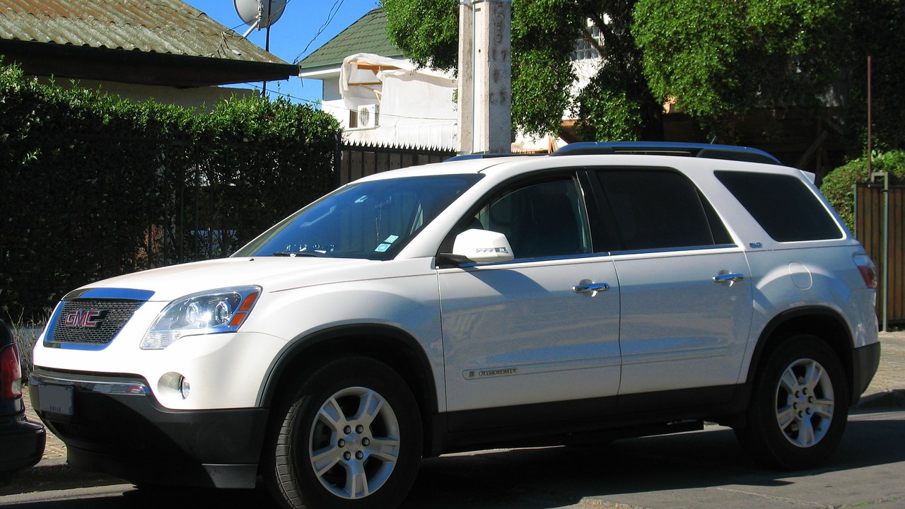 GMC Acadia — Image Credit: order_242 from Chile - CC BY-SA 2.0/Wiki Commons