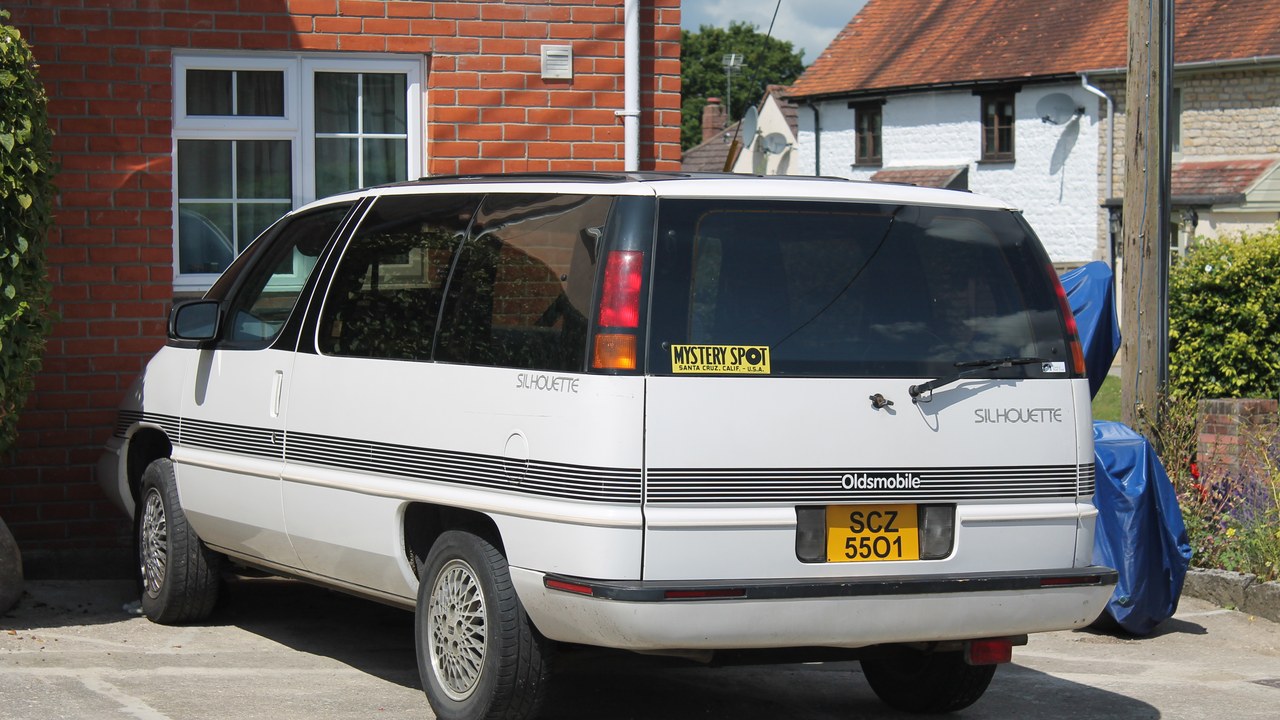 First-generation Oldsmobile Silhouette — Image Credit: Charlie from United Kingdom - CC BY 2.0/Wiki Commons