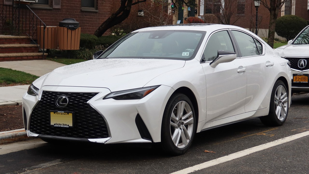 Lexus IS — Image Credit: Kevauto - CC BY-SA 4.0/Wiki Commons