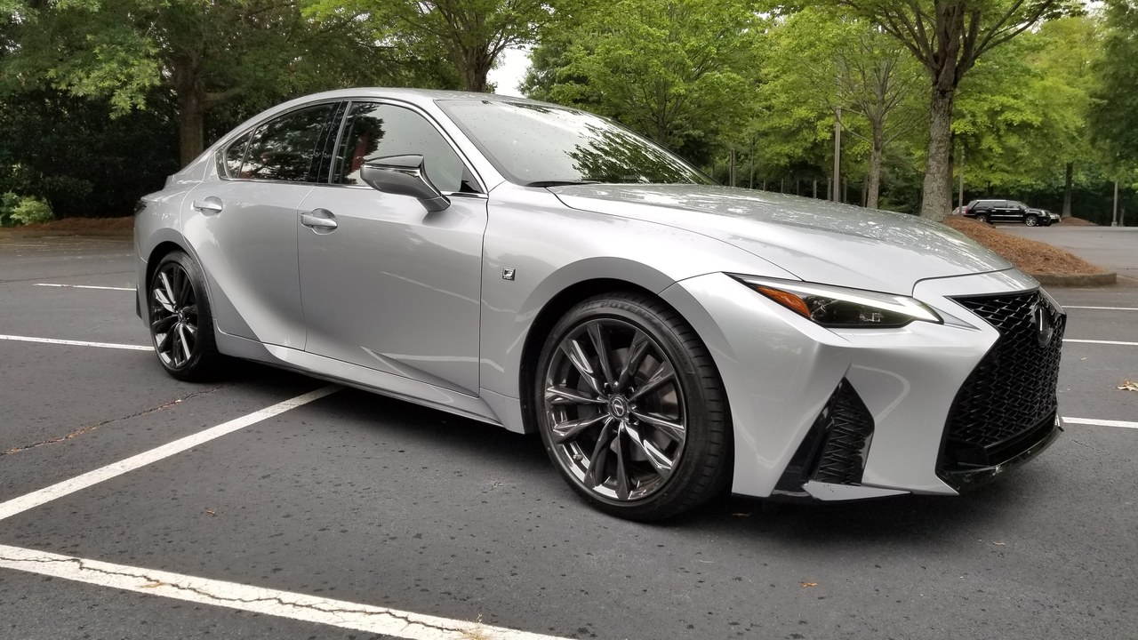 Lexus IS — Image Credit: IARentz - CC BY-SA 4.0/Wiki Commons