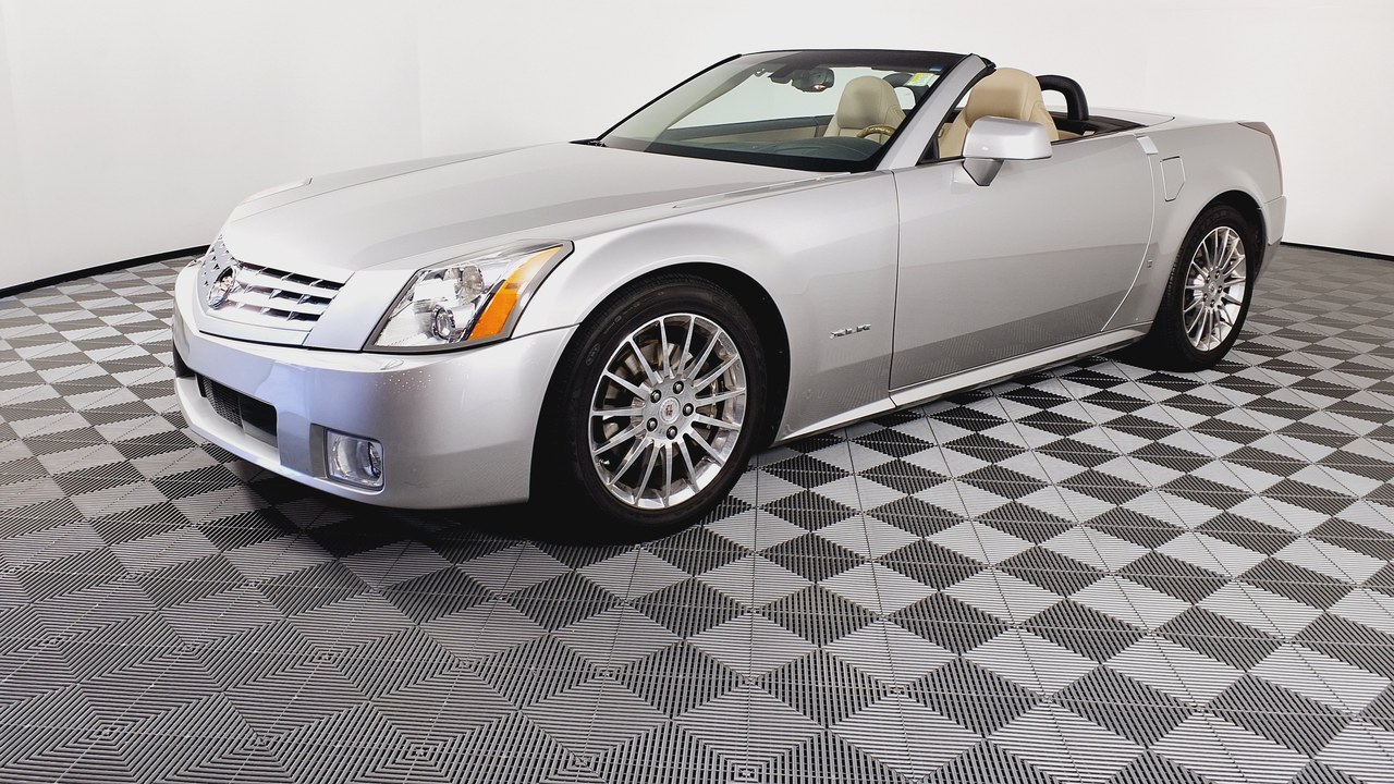 Cadillac XLR — Image Credit: HJUdall - CC0/Wiki Commons
