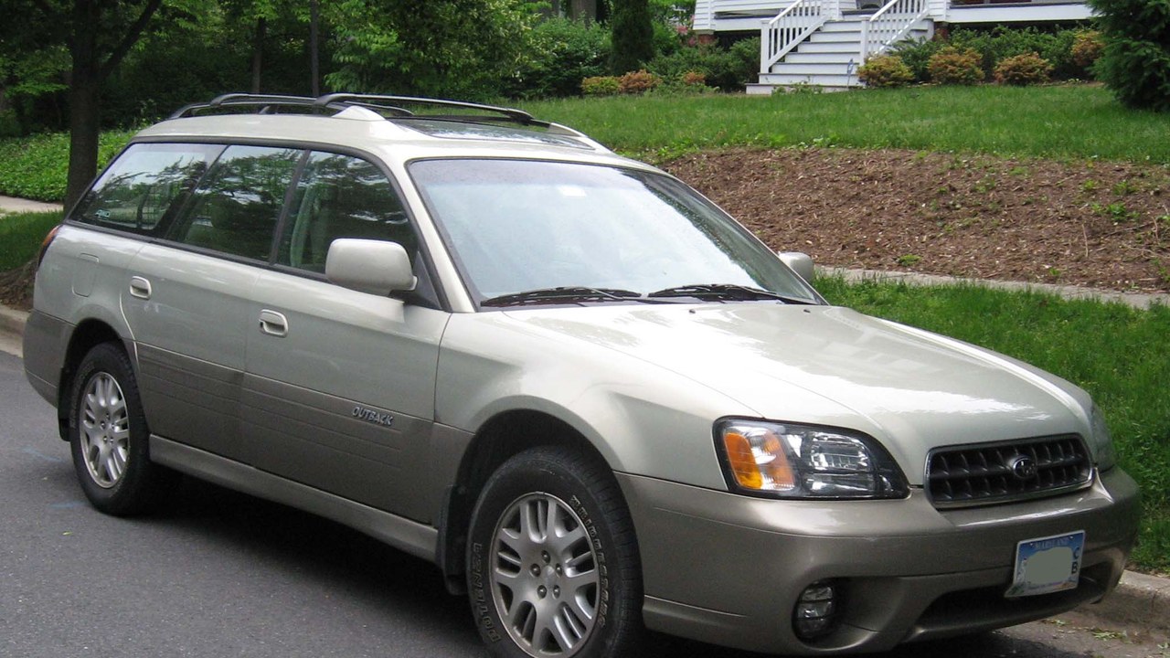 Subaru Outback (2000-2004) — Image Credit: IFCAR - Public domain/Wiki Commons