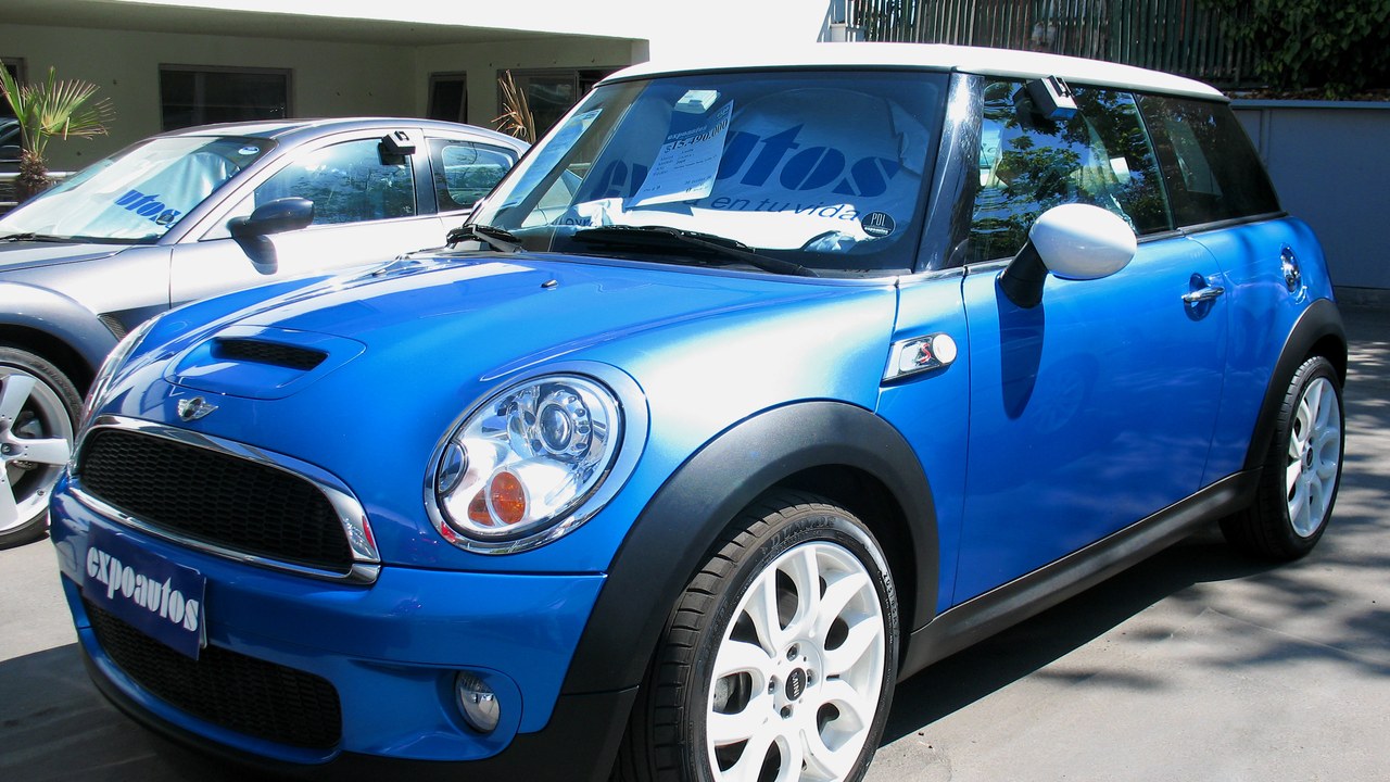 Mini Cooper S — Image Credit: order_242 from Chile - CC BY-SA 2.0/Wiki Commons