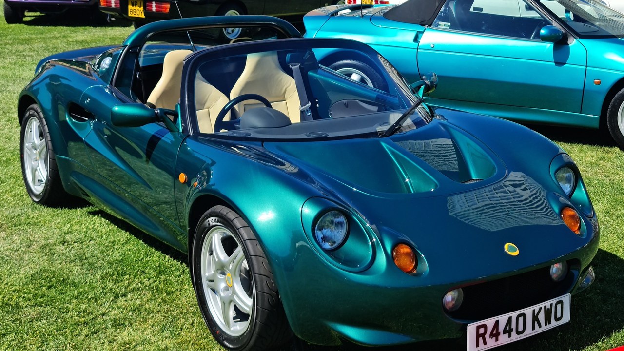 Lotus Elise — Image Credit: MrWalkr - CC BY-SA 4.0/Wiki Commons